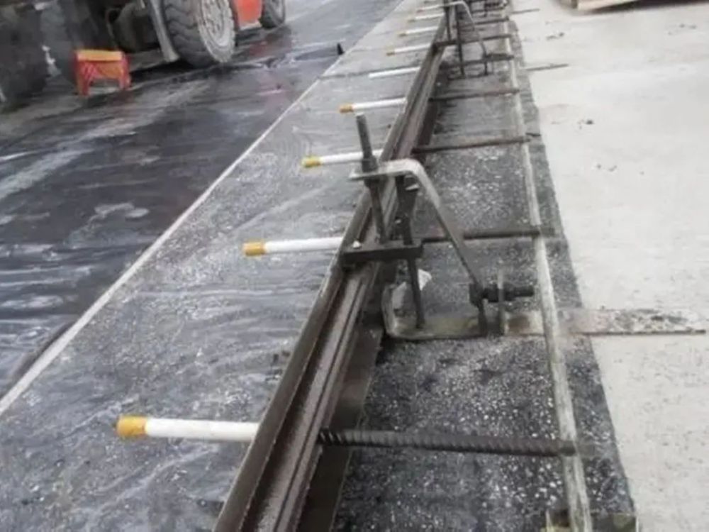 Installing steel dowel bars for load transfer at construction joints in steel fiber reinforced concrete (SFRC) industrial floors