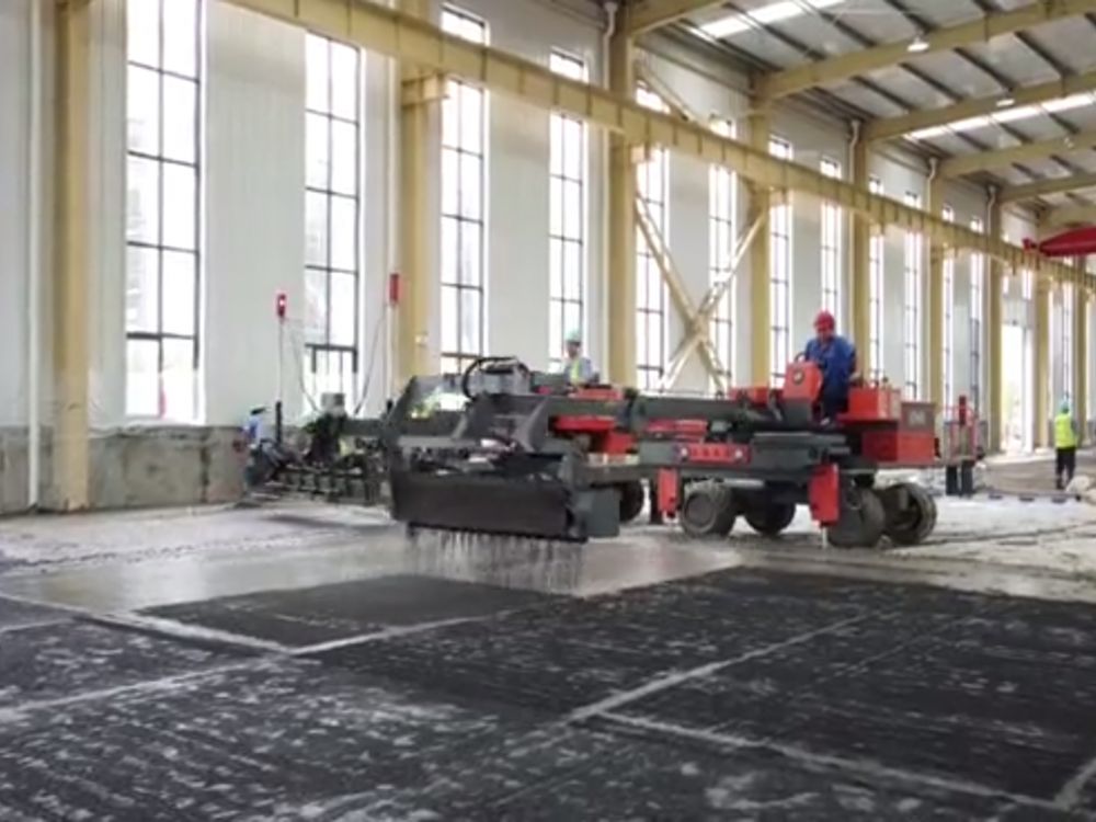 Broadcasting dry shake hardener over wet steel fiber reinforced concrete (SFRC) for extra wear resistance